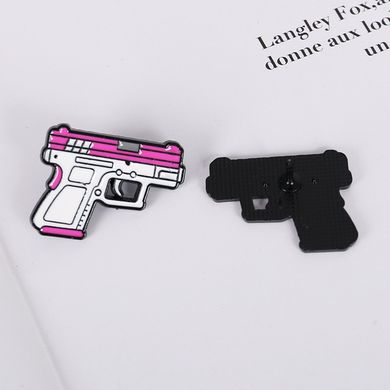 Металлический значок "Пистолет" на рюкзак