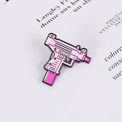Металлический значок "Пистолет" на рюкзак