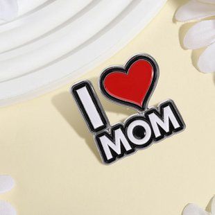 Металевий пін &laquo;I Love Mom&raquo; &mdash; подарунок для мами